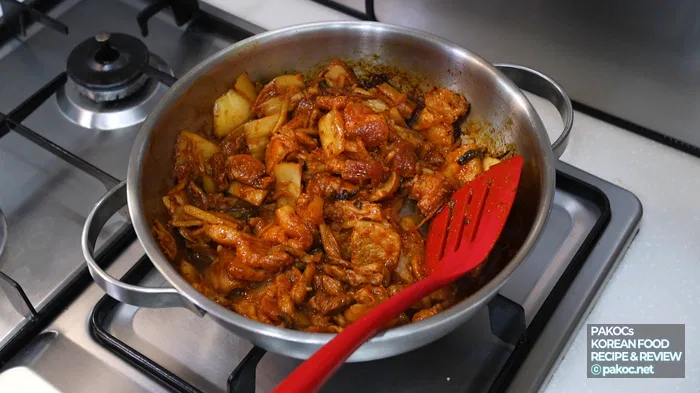 국물 자작한 스타일 돼지고기 김치 두루치기 완성