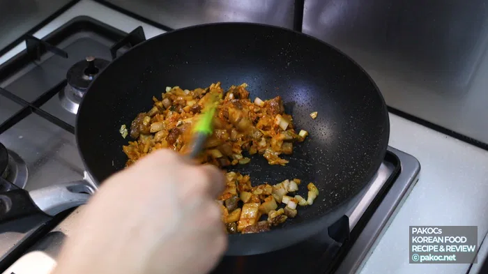 食用油を加熱する過程写真