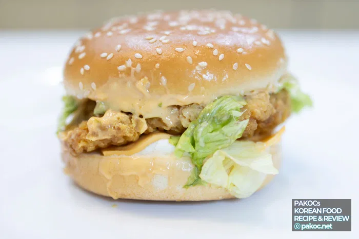 Revisión de la combinación de salsas de la hamburguesa de pollo