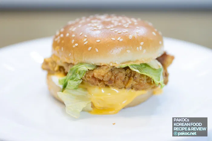 Comparación de la pesadez de la hamburguesa de queso ricotta