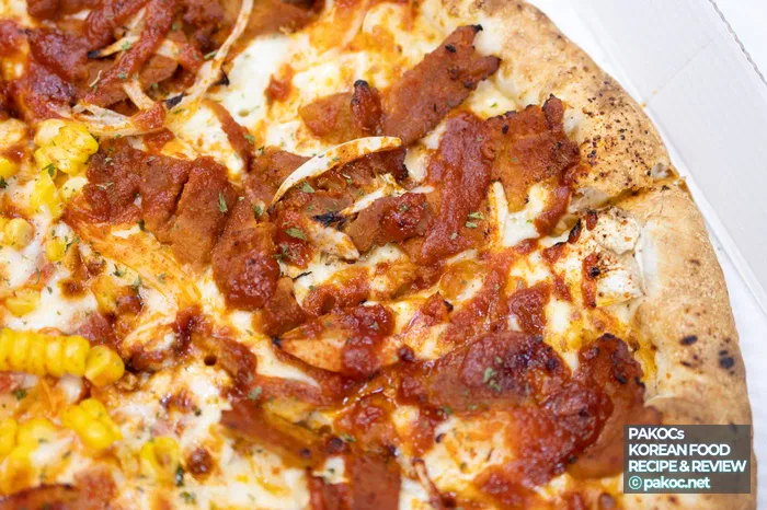 Pizza con salsa de tomate y gochujang