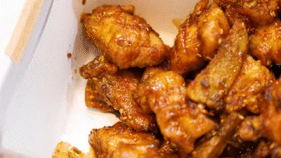 Proporción de la composición de pollo con papas gajo