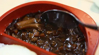 Reseña de la composición del arroz con salsa de judías negras estilo Sichuan