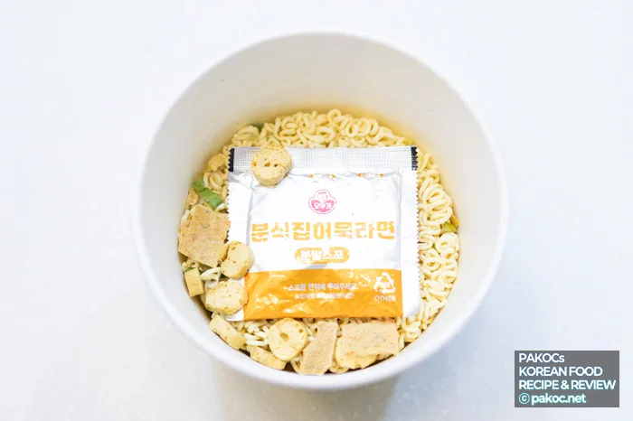 Resumen de características de ramen en taza de conveniencia