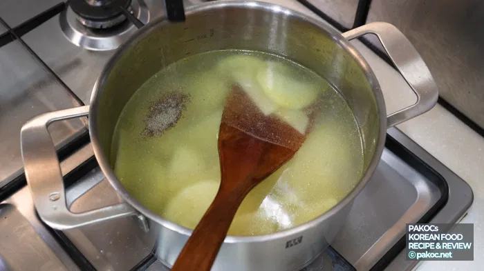 How to Enjoy Soup Refreshingly