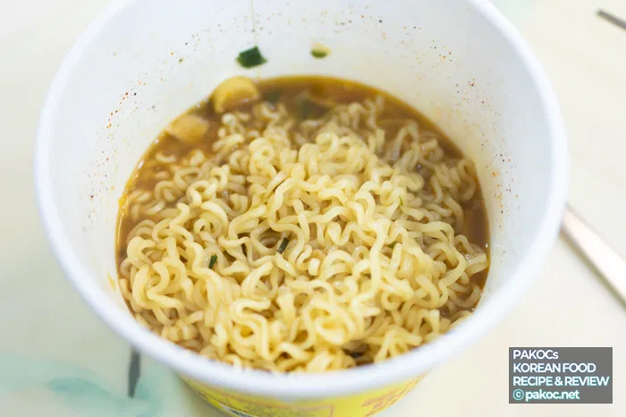Composición del ramen de pescado estilo snack bar