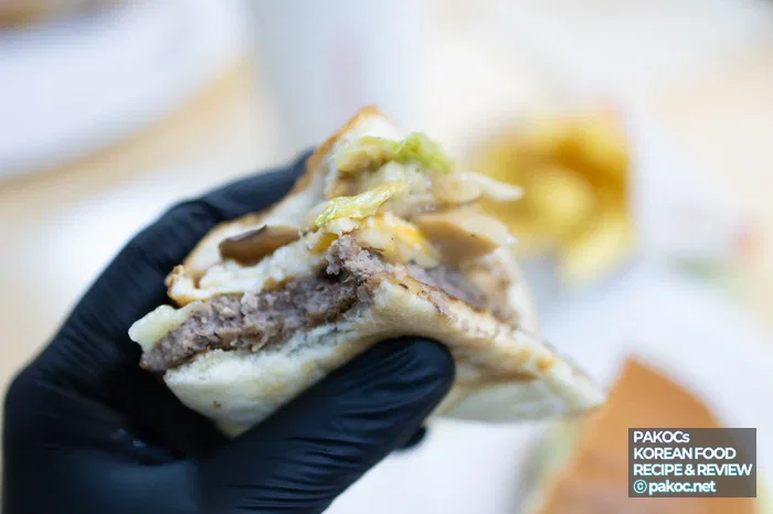 Reseña de recomendación de hamburguesa deliciosa