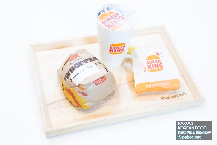 Hamburguesa con huevo over-easy suave