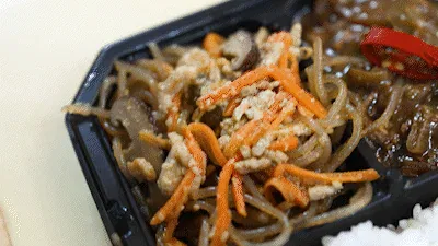 Japchae y bulgogi de soja como principales acompañamientos