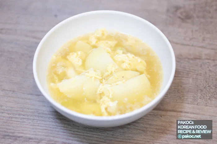 담백한 국물맛 감자국