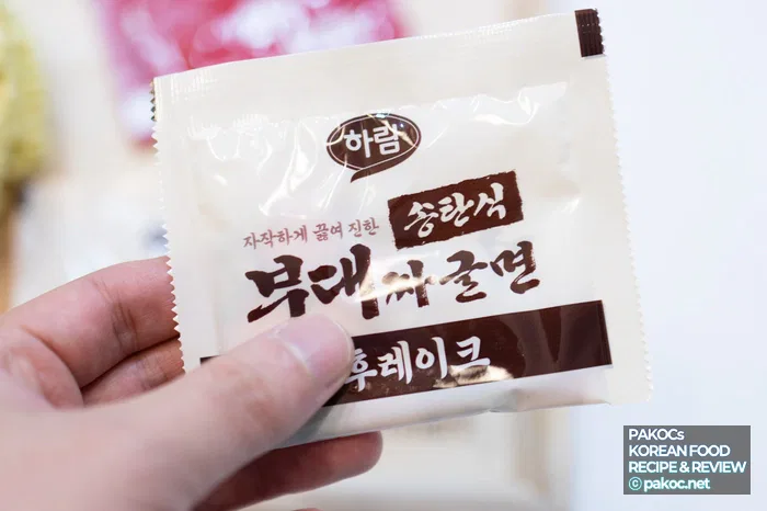 Ajuste de sabor del ramen de budae jjigae