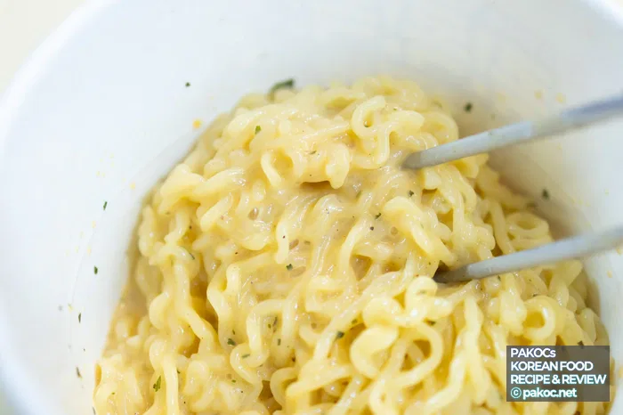 カップラーメン開封写真撮影