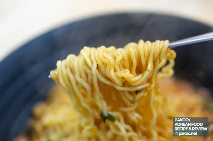 Video de reseña de sabor del ramen de budae jjigae