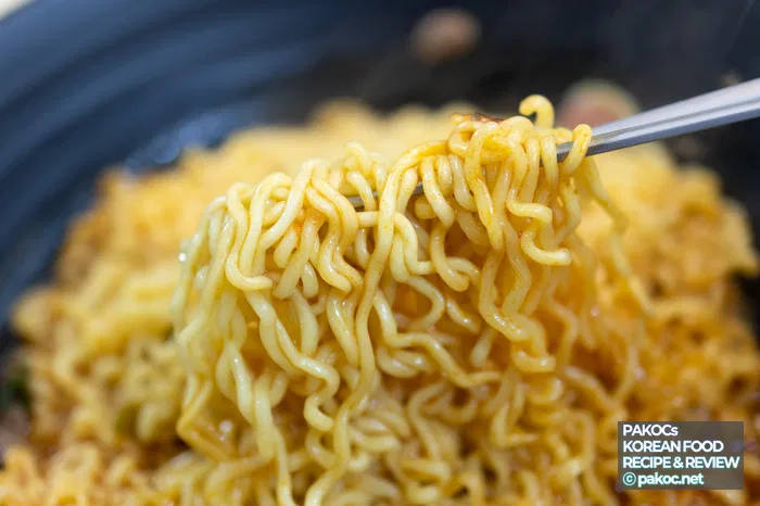 Experiencia de sabor del ramen de budae jjigae de Harim