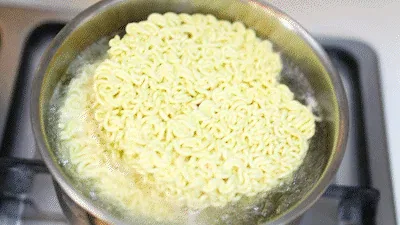 Método de cocción espeso del ramen de budae jjigae