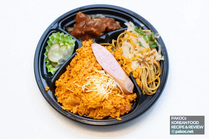 Composición de pasta con salsa teriyaki