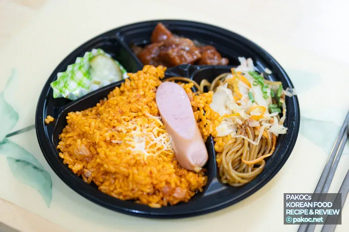 Composición de pasta y col salteada