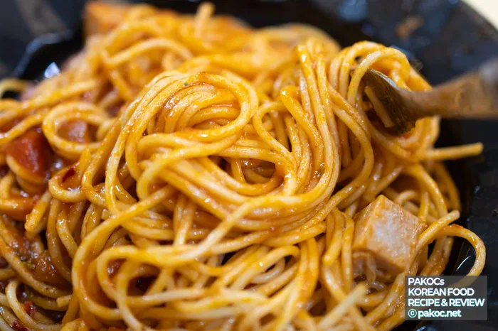 Cómo preparar la salsa de la pasta arrabbiata con Spam