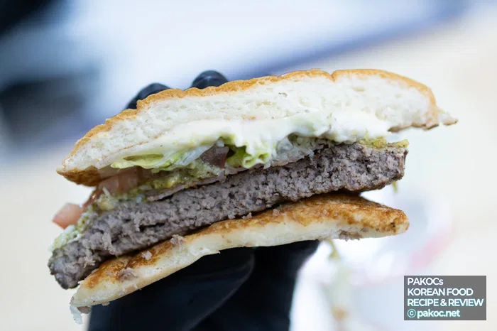 Características de hamburguesa con ingredientes de jalapeño
