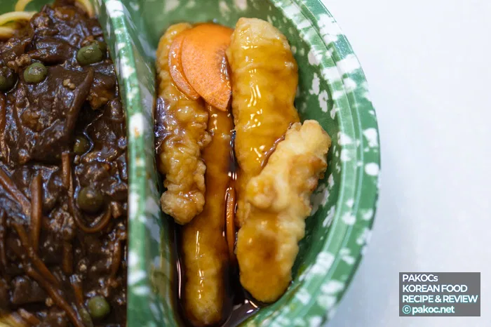 Salsa vertida sobre el tangsuyuk de Zhonghua Misik