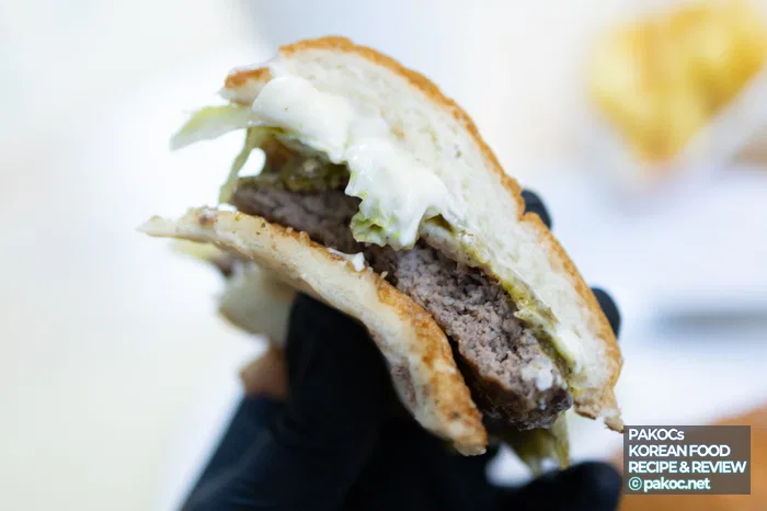 Reseña de experiencia de comida de hamburguesa