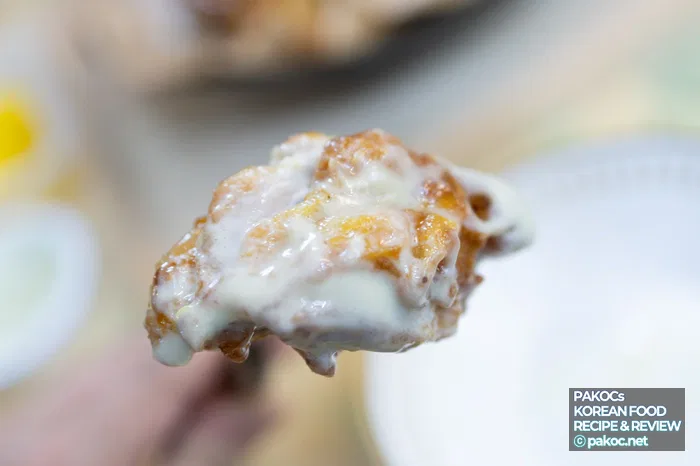 Explaining the features of gochu mayo chicken