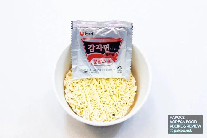 Cup ramen feature: lots of broth