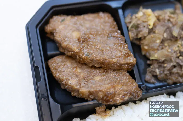 コンビニフードを一人で食べるライフスタイル