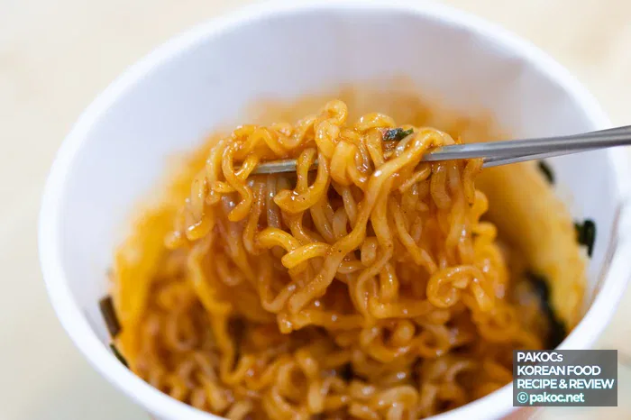 ピリ辛で甘めな海鮮炒め麺の印象