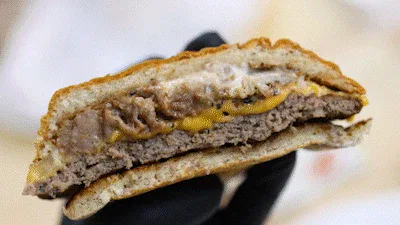 Quattro Cheese Quattro Pepper burger