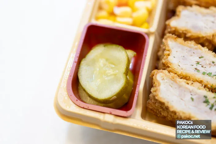 Generous rice portion lunch box feature