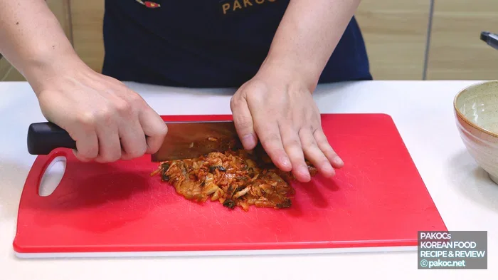 Cocinando en una sartén con mantequilla derretida
