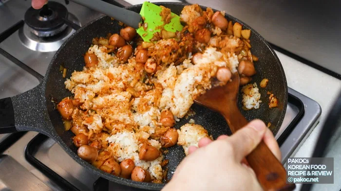 Arroz frito con kimchi con distintas formas de preparación