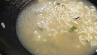Features of an authentic-style Chicken Kalguksu ramen