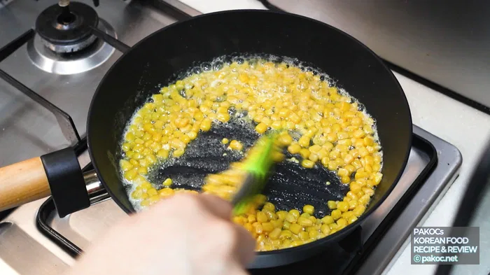 Arroz frito con kimchi como plato principal
