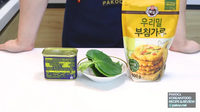 부침가루 골고루 묻히기