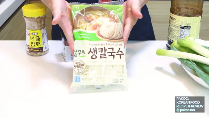 Adjusting the dipping sauce flavor with black pepper