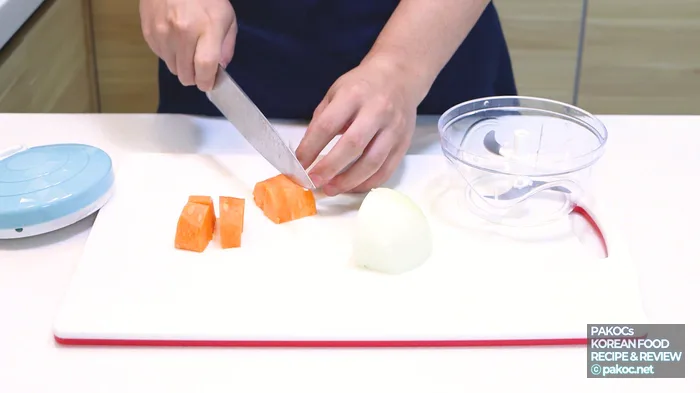 カレーを混ぜる工程
