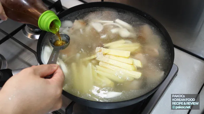 Make your one-chicken kalguksu your own