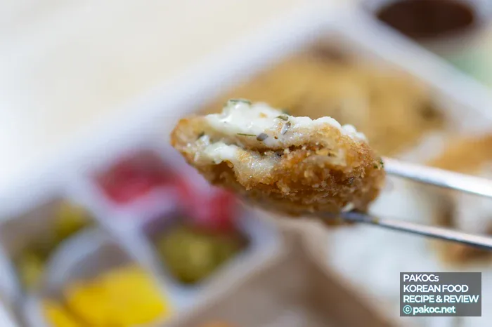 Caracteristica de combinacion de arroz inari y croqueta de pescado
