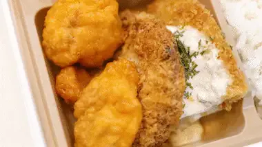 Disfrutando comida lista al estilo japones
