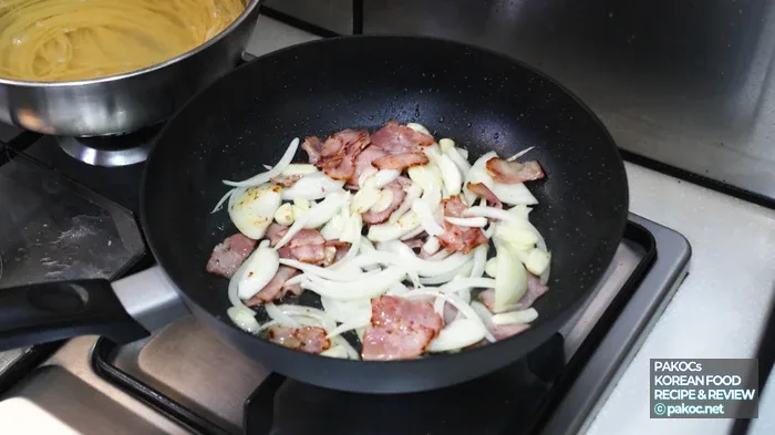 Foto paso a paso del salteado de salsa de soja y bacon