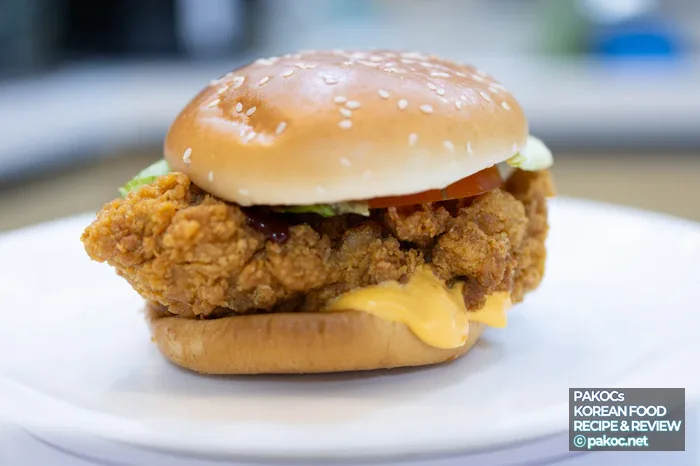 ケイジャン風チキンバーガー