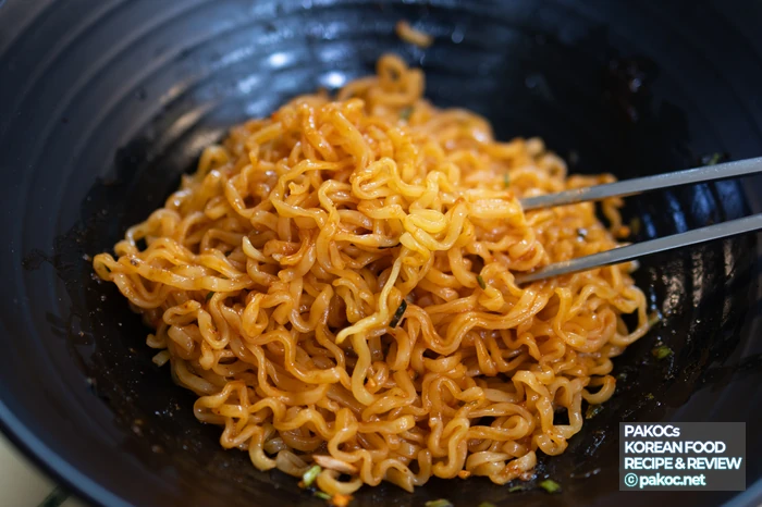 Umami profundo de la salsa de Paldo Bibimmyeon