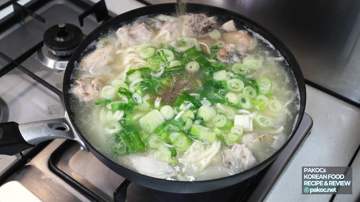 ボリュームたっぷりのスープ料理の器